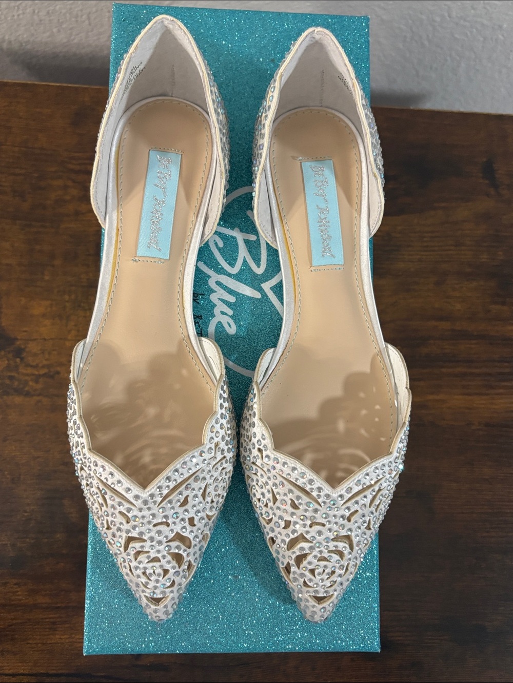Betsy Johnson Lucy Ivory Satin Pointed-Toe Flats Bridal Style Blue Soles Size 6